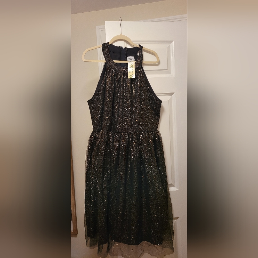 Magnolia Place black and gold party dress in size 4XL